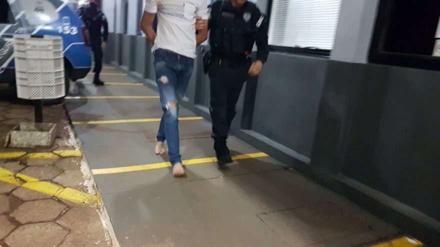 Juntos há três meses, primeira briga de casal termina da Delegacia; Mulher ficou sabendo hoje que companheiro tem várias passagens