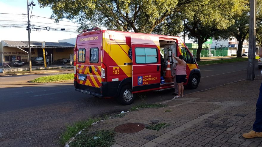 Motociclista fica ferida após bater com carro na Avenida Assunção