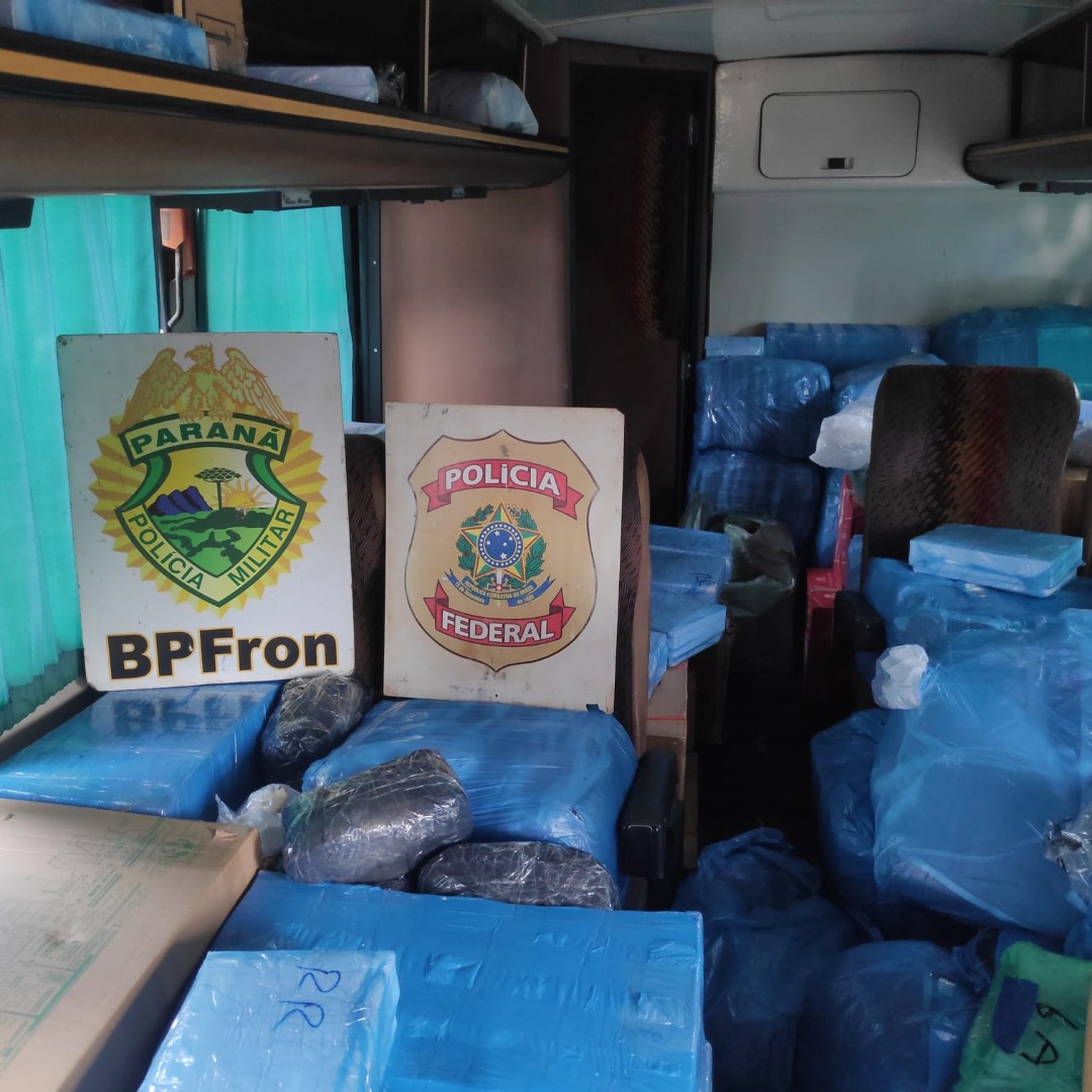 PF, em ação conjunta com BPFON e Receita Federal, apreende ônibus com grande quantidade de contrabando