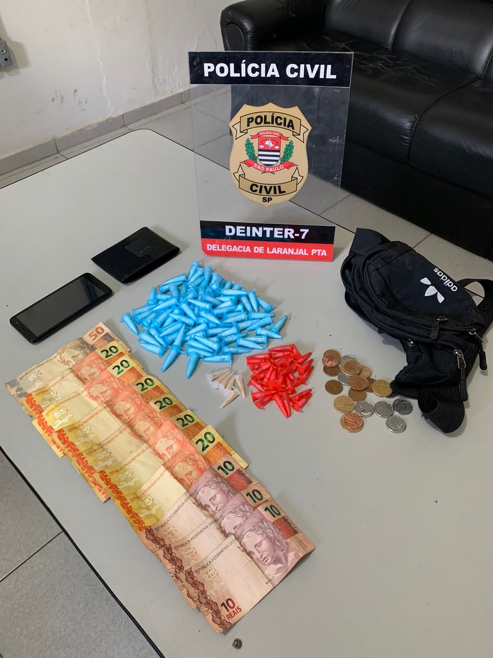 Polícia Civil prende jovem e apreende 116 microtubos com drogas em Laranjal Paulista