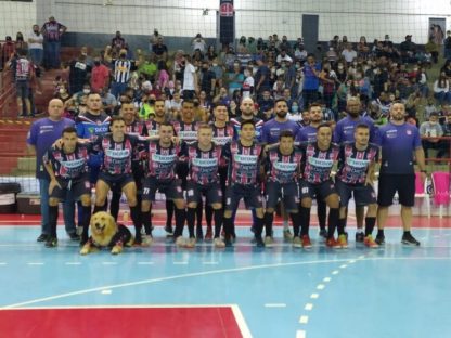 Apucarana Futsal estreia vitorioso e é prestigiado por 2 mil pessoas Imagem referente a Apucarana Futsal estreia vitorioso e é prestigiado por 2 mil pessoas