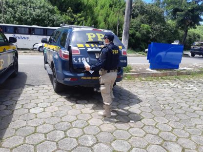 PRF motociclista com Mandado de Prisão em aberto durante fiscalização em Teófilo Otoni (MG) Imagem referente a PRF motociclista com Mandado de Prisão em aberto durante fiscalização em Teófilo Otoni (MG)