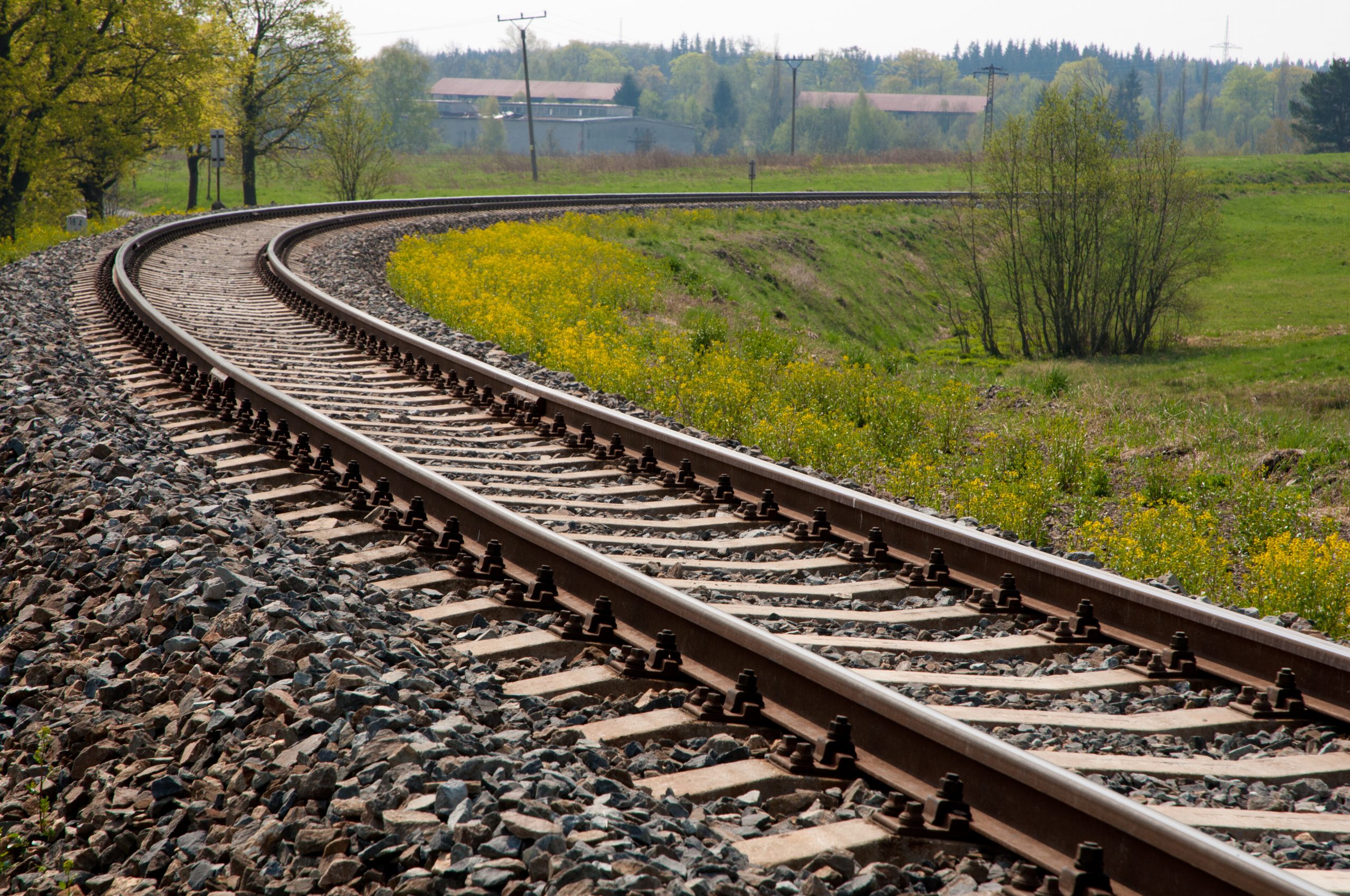 Morador terá que desocupar terreno próximo à ferrovia em Ponta Grossa (PR)