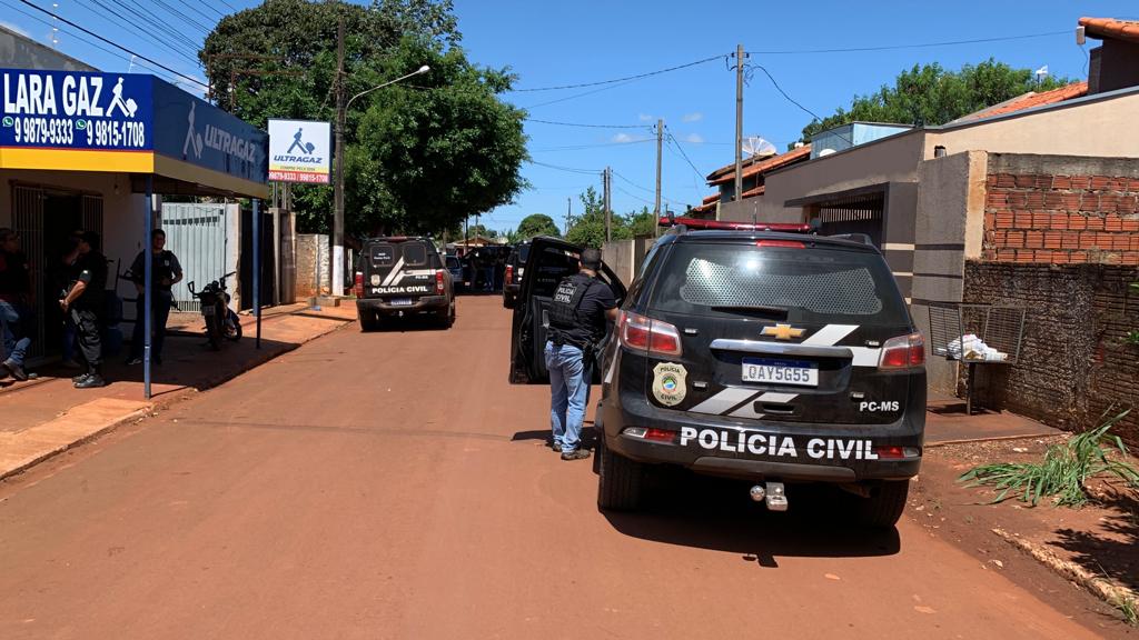 Policiais civis prendem suspeito de tráfico de drogas após receberem denúncia anônima