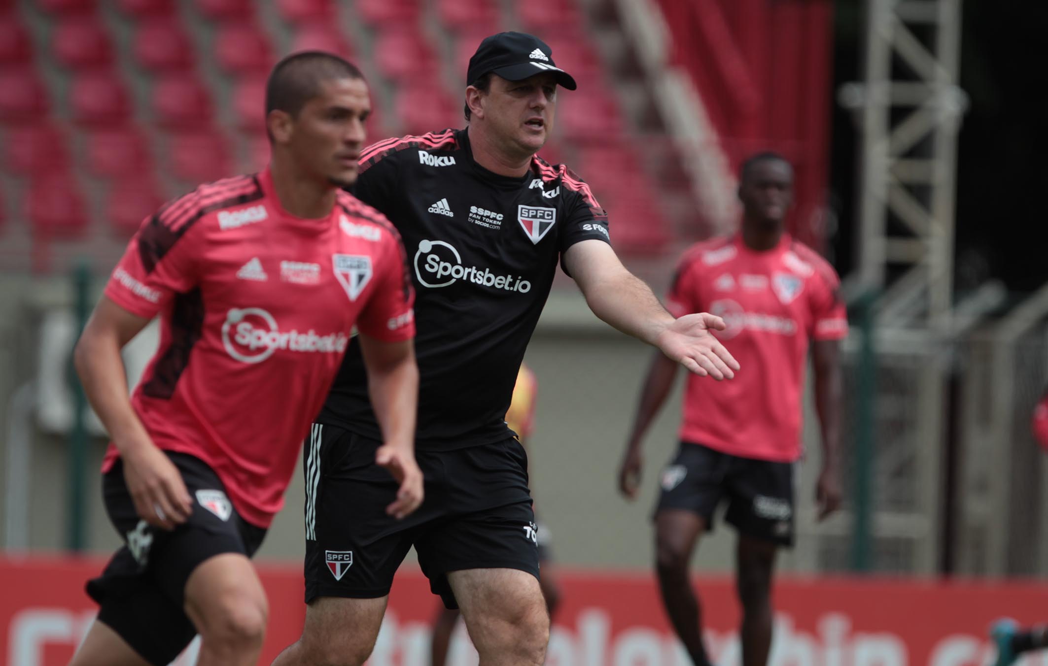 Com a cobertura da imprensa, Tricolor finaliza ajustes para decisão com o São Bernardo