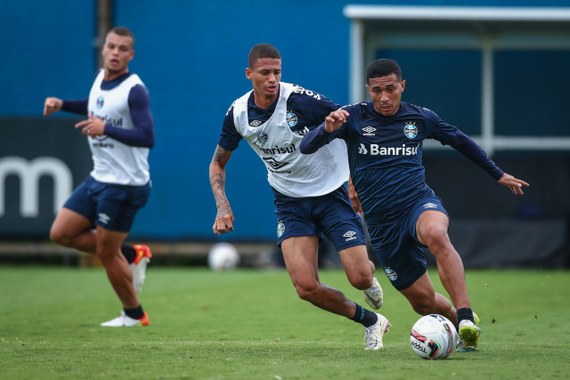 Grêmio se prepara para clássico decisivo nas semifinais do Campeonato Gaúcho