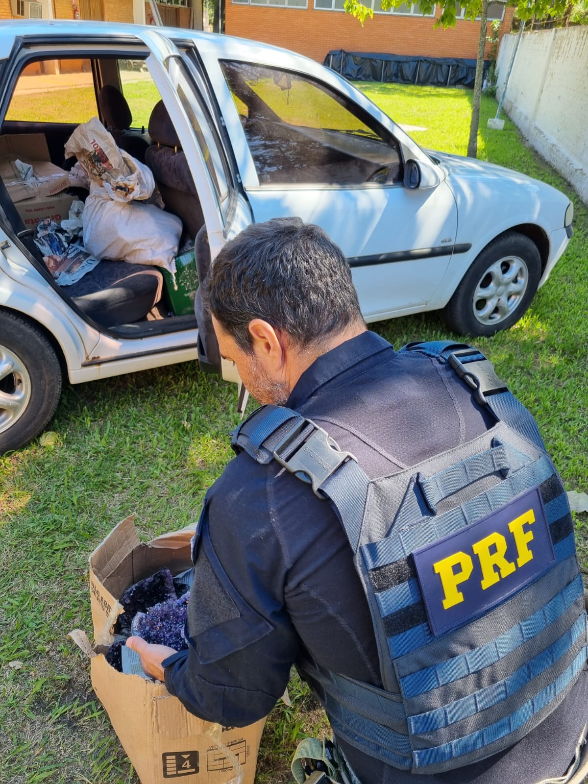 PRF apreende pedras semipreciosas em Quaraí