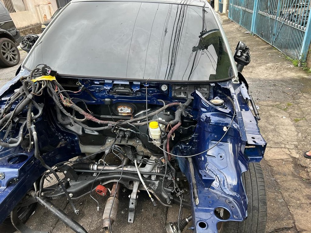 Deic prende cinco por desmonte de carros roubados