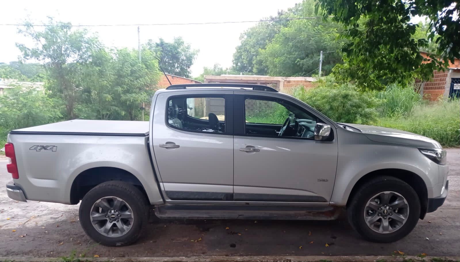Polícia Civil recupera veículo que seria transportado para a Bolívia