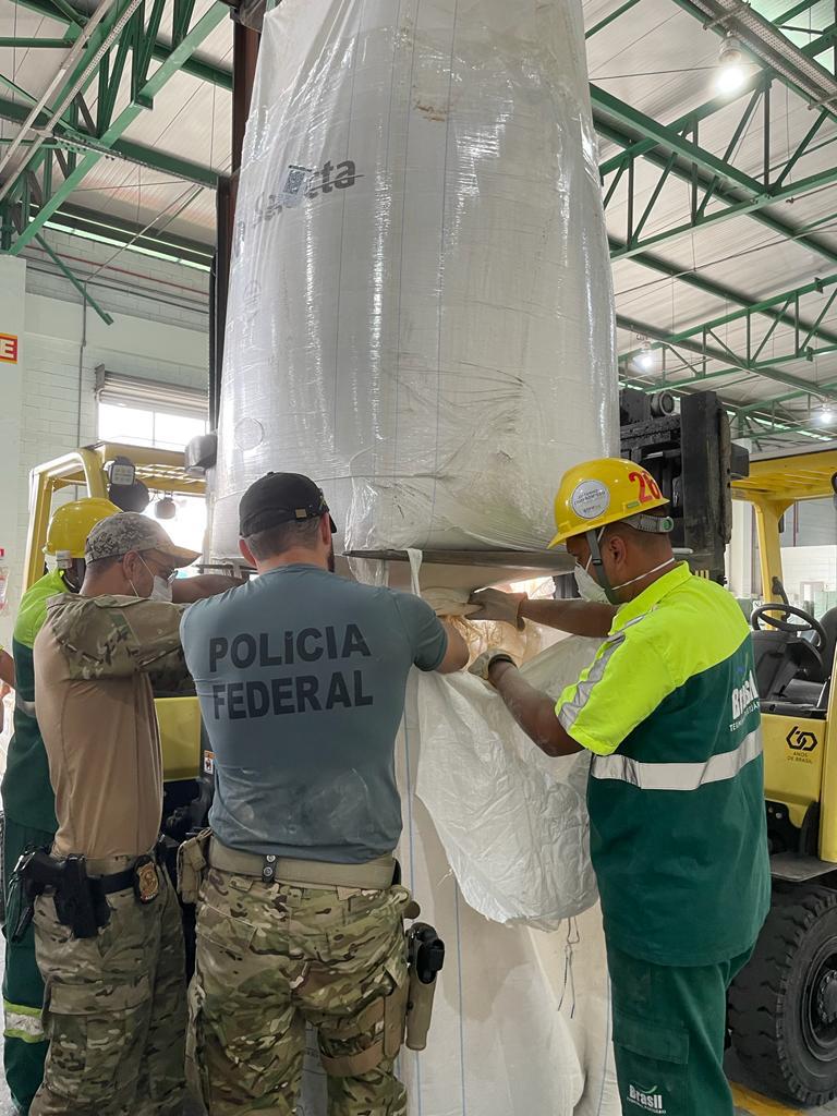 Polícia Federal e Receita Federal apreendem cerca de 454 kg de cocaína no Porto de Santos