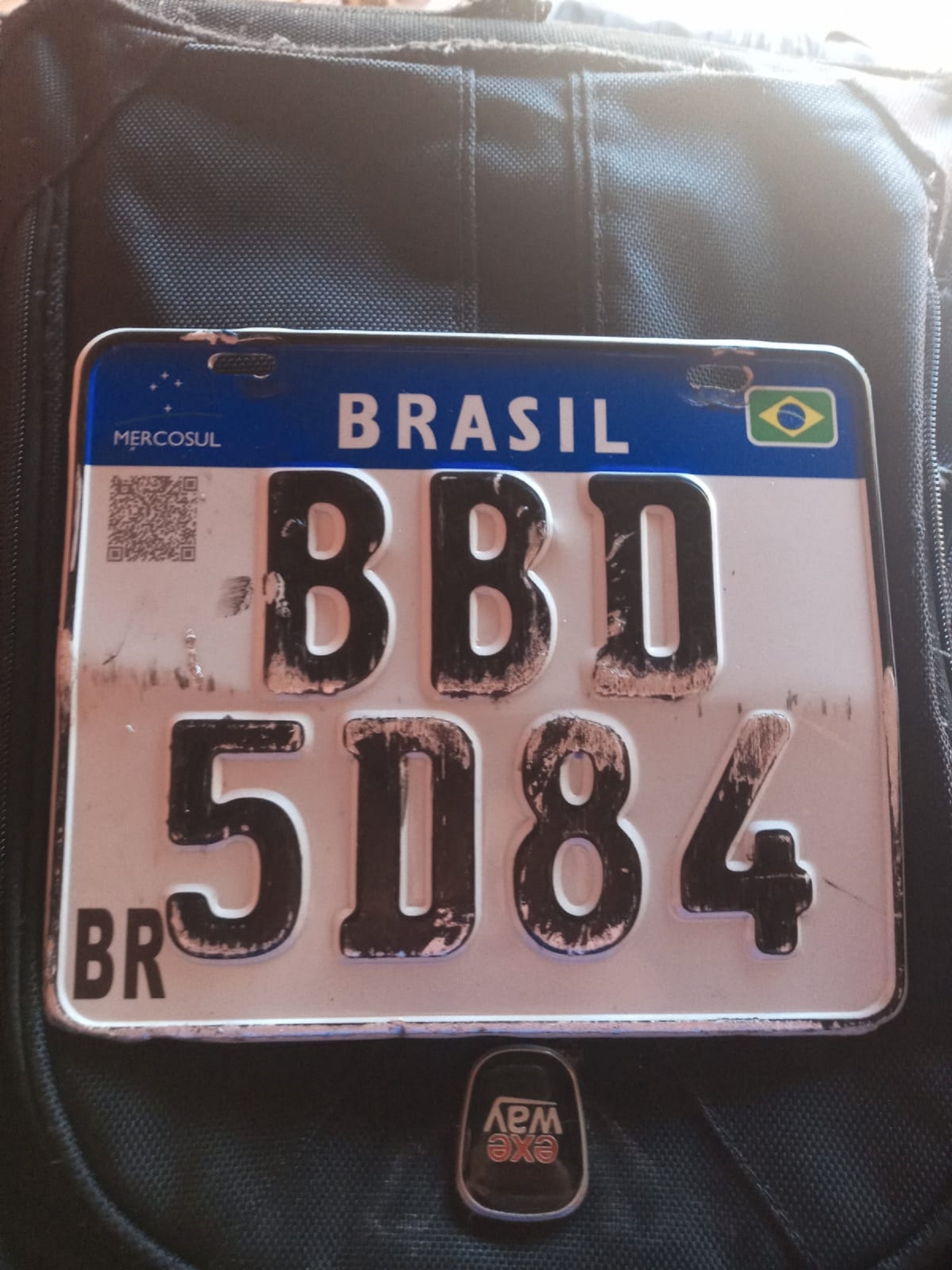 Placa de moto foi encontrada no Guarujá