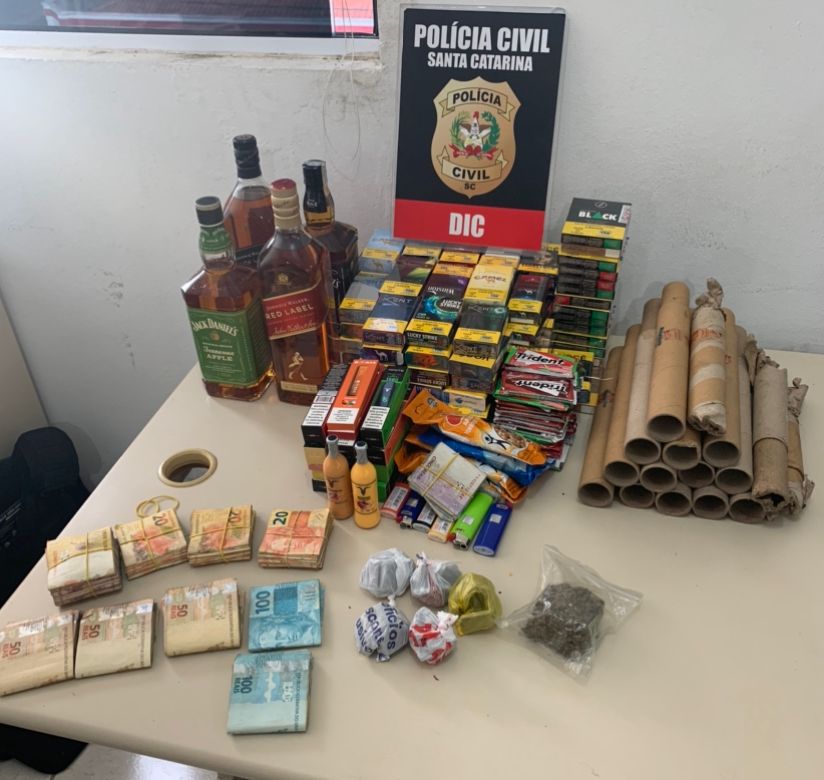 Polícia Civil deflagra operação contra roubos e prende suspeito por tráfico de drogas em Tubarão