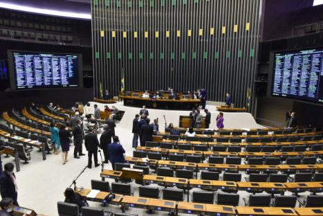 Deputados analisam piso salarial nacional para enfermagem; acompanhe Imagem referente a Deputados analisam piso salarial nacional para enfermagem; acompanhe