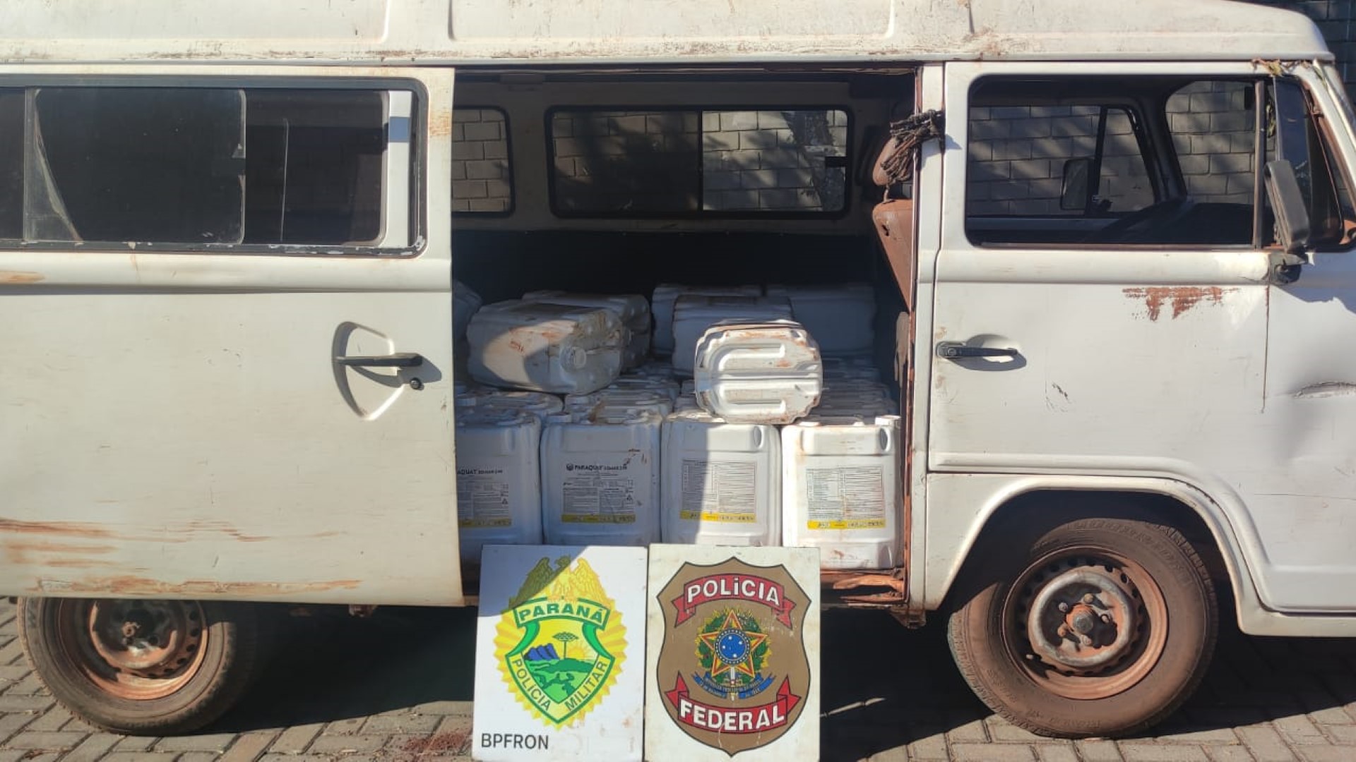 Kombi carregada com aproximadamente R$ 100 mil em agrotóxicos é interceptada pelo BPFron