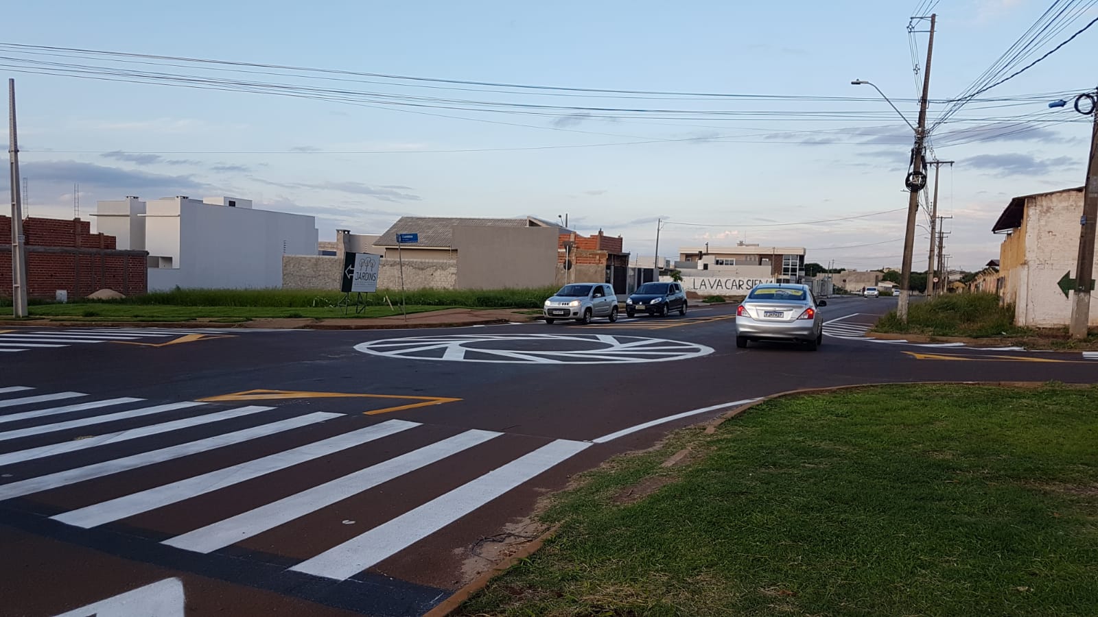 Rotatória instalada no Bairro Santos Dumont já está em funcionamento