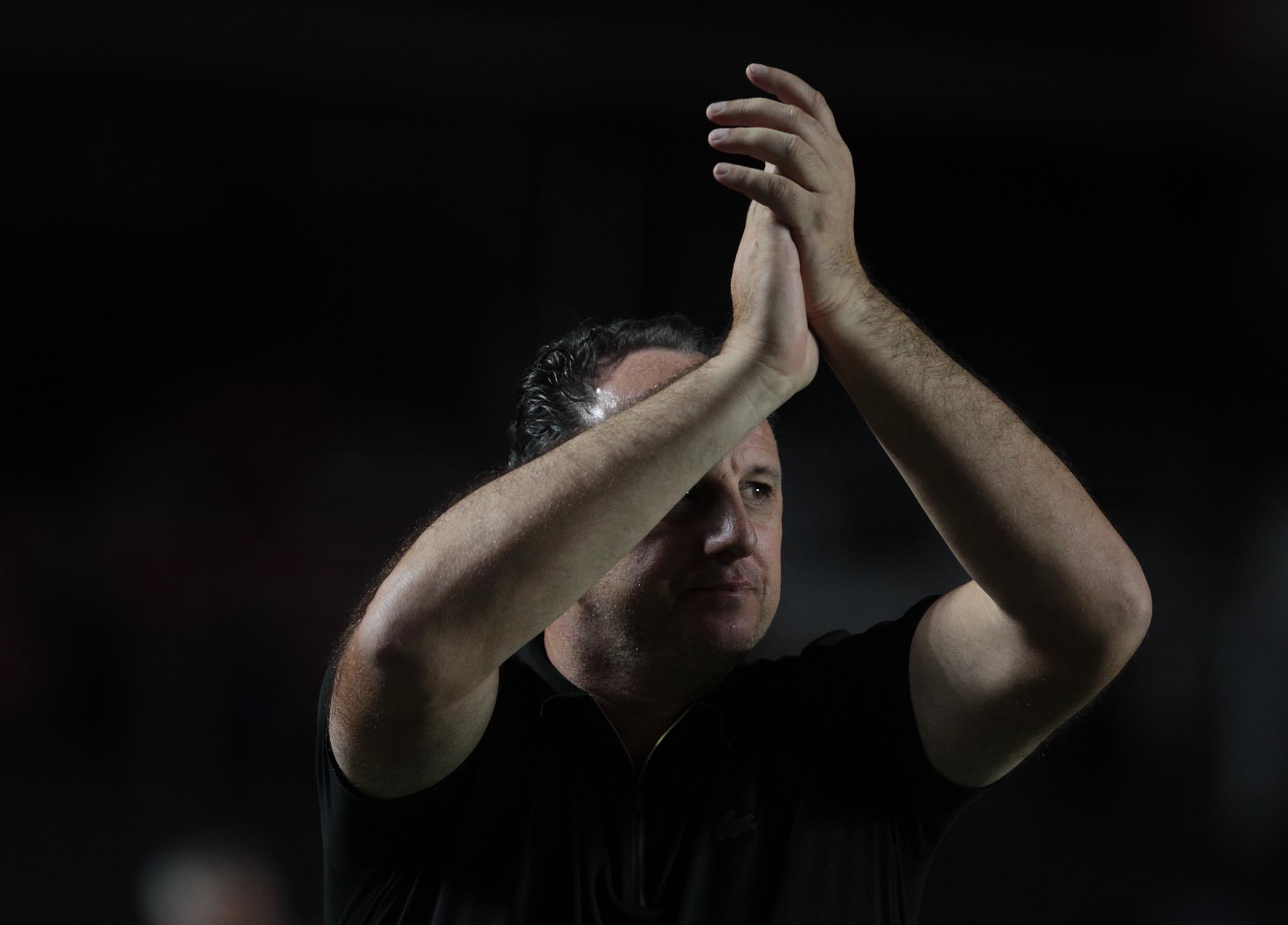 Entrevista coletiva após a vaga para a semifinal: Rogério Ceni