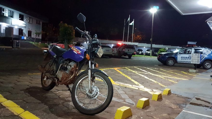 Motocicleta furtada em Boa Vista é recuperada pela GM em Juvinópolis; dois indivíduos foram presos