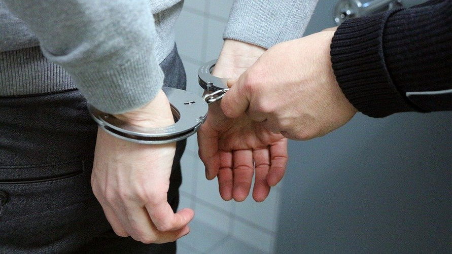PM apreende Jukebox e cumpre mandado de prisão durante a madrugada