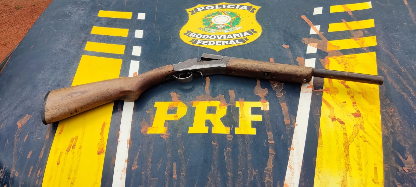 Arma é encontrada pela PRF em veículo