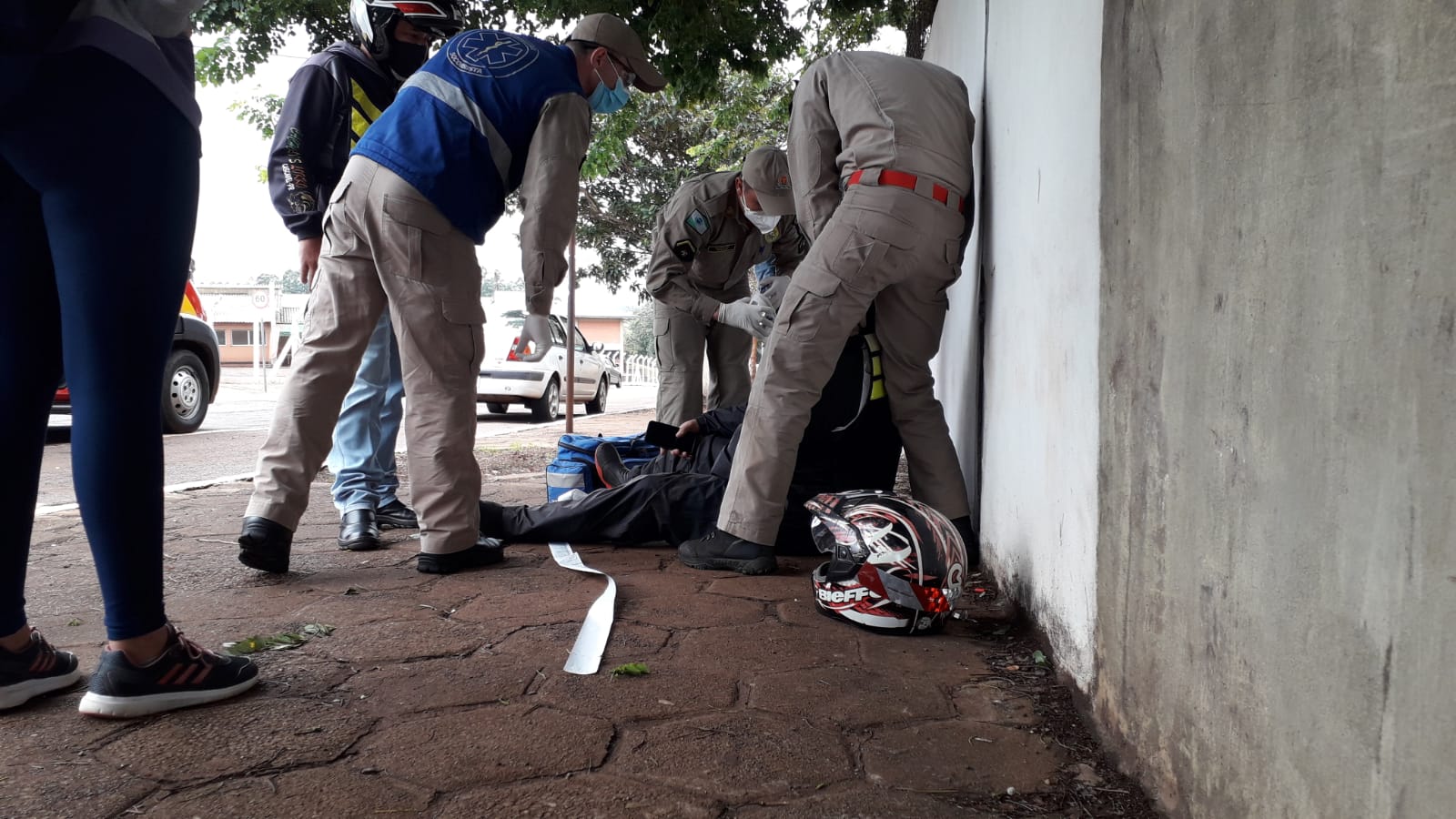 Motociclista fica ferido em colisão de trânsito na Rua da Lapa