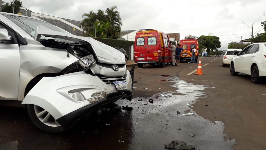 Forte colisão de trânsito é registrada na Rua Marechal Rondon