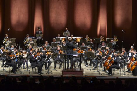 Orquestra Sinfônica do Paraná faz apresentações gratuitas em diversas cidades; confira a programação Imagem referente a Orquestra Sinfônica do Paraná faz apresentações gratuitas em diversas cidades; confira a programação
