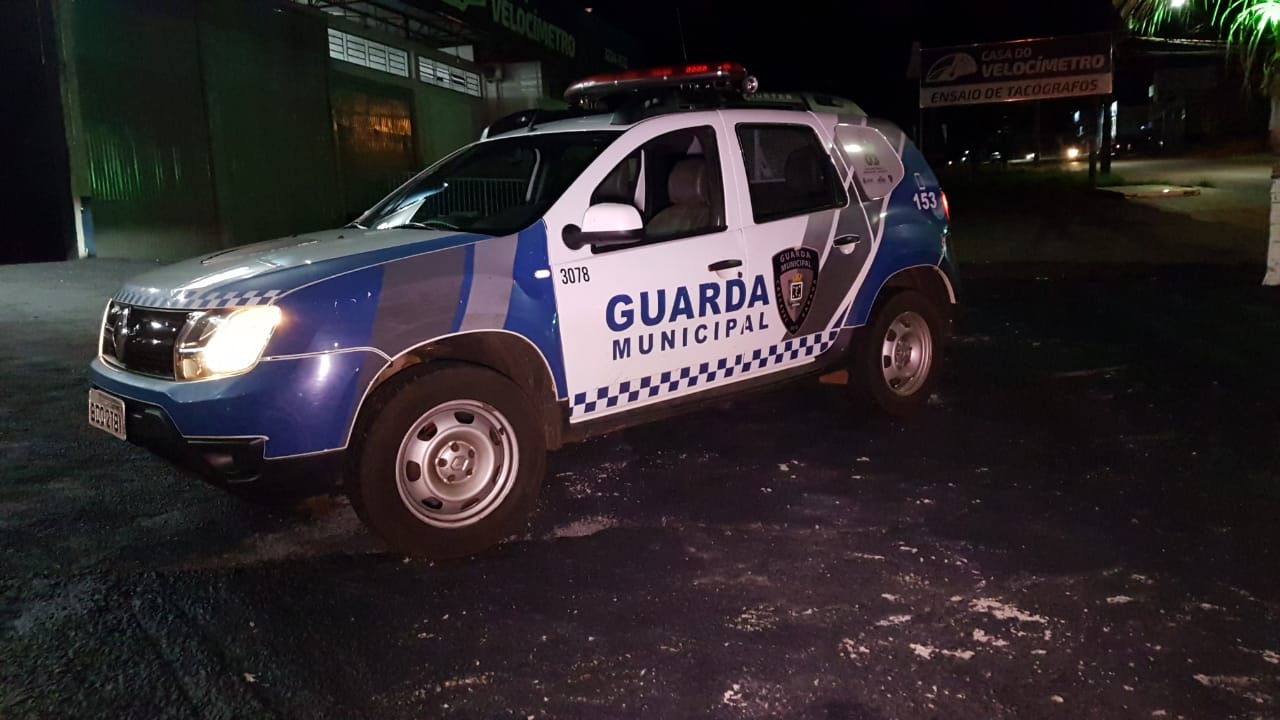 Após realizar “cavalo de pau” com veículo em frente à viatura da Guarda Municipal, homem é detido