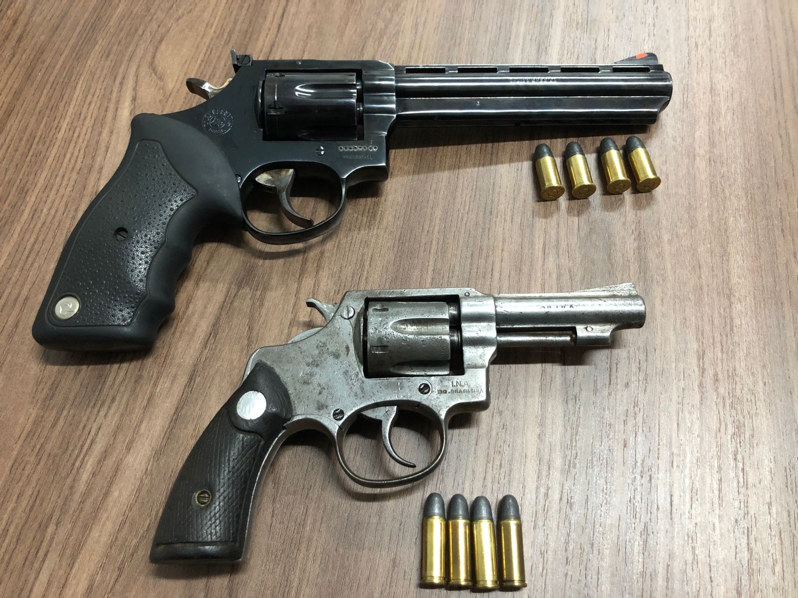 Polícia Civil apreende armas de fogo e drogas em Brasilândia