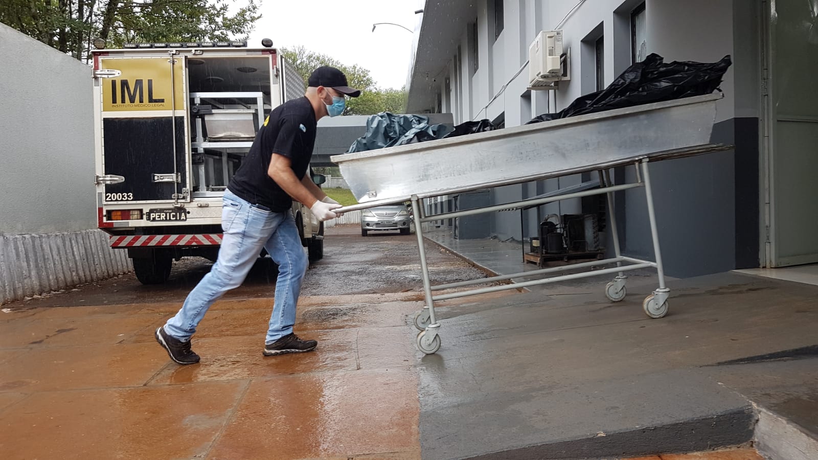 Corpo de Anderson Joel Chagas chega ao IML de Cascavel