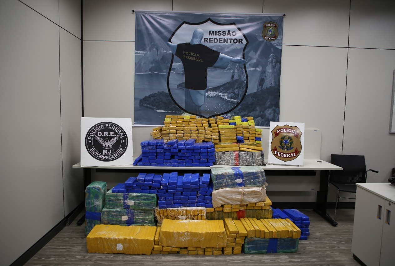 PF prende dois homens e apreende 600 kg de maconha em Seropédica, no Rio de Janeiro