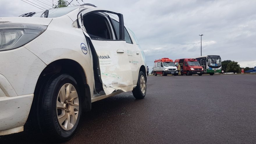 Porta de veículo é arrancada após colisão com ônibus às margens da BR-277
