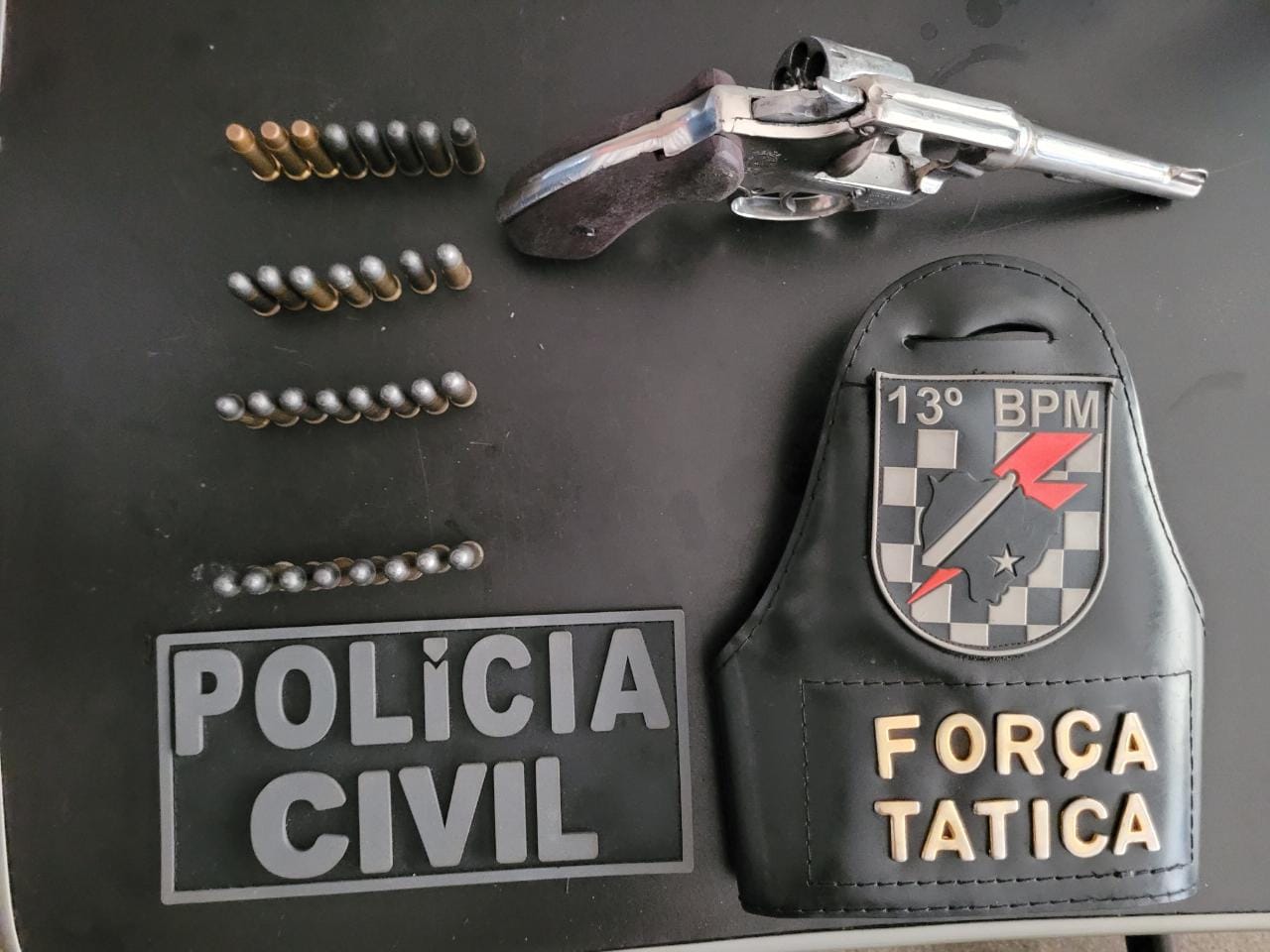 Polícias Civil e Militar prendem foragido em posse de arma fogo