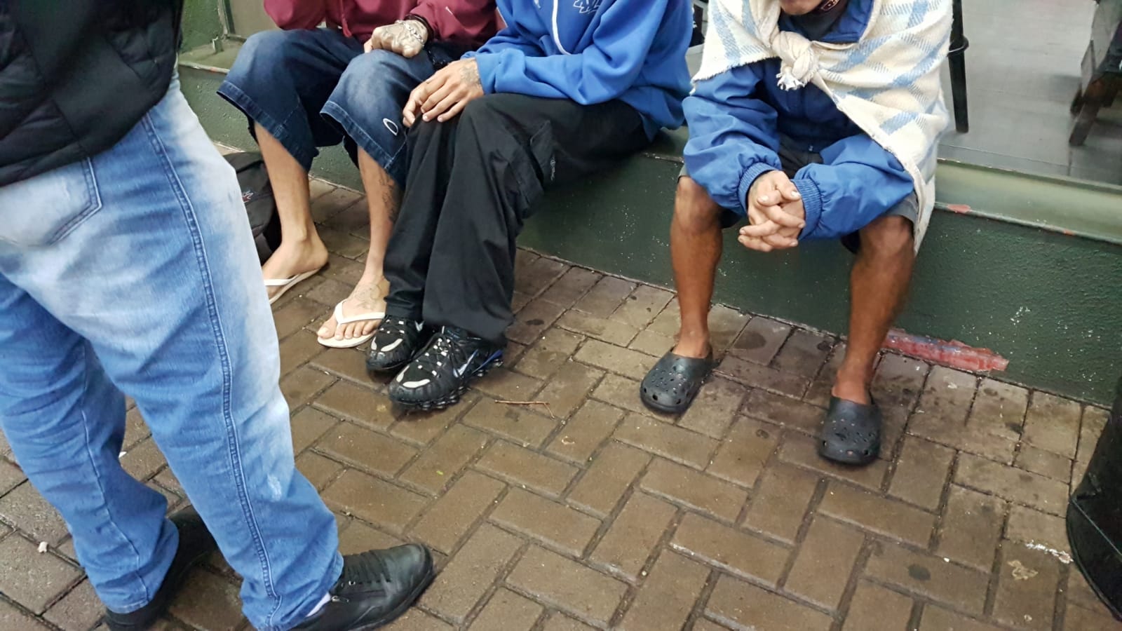 Três jovens são detidos com pedra de crack no Centro de Cascavel