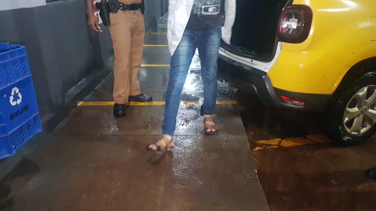 Homem é detido na Rua Rio Grande do Sul por roubo