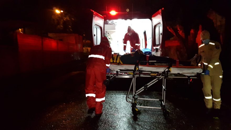 Rapaz sofre queda de moto na Av. Piquiri, é levado para casa por familiares e socorrido pelo Siate após se queixar de dores