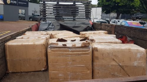 Caminhão apreendido com 600 kg de maconha é encaminhado à Delegacia de Polícia Civil Imagem referente a Caminhão apreendido com 600 kg de maconha é encaminhado à Delegacia de Polícia Civil