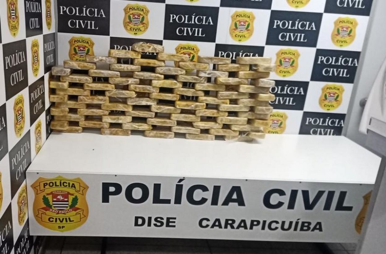 Polícia Civil de Carapicuíba apreende 70 tijolos de cocaína em Barueri