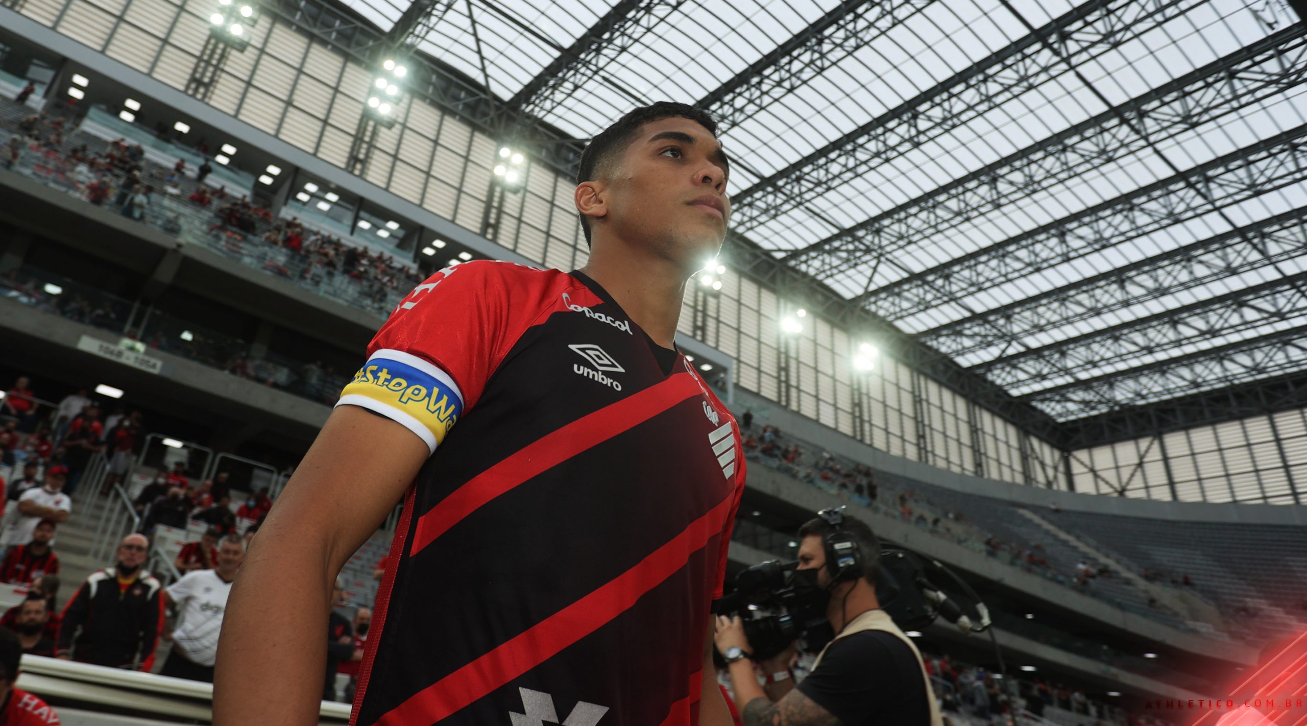 Atacante Julimar será submetido à cirurgia no joelho