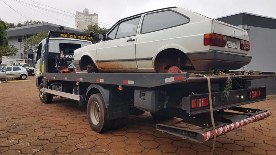 Gol com registro de furto é encontrado depenado em ação da Polícia Militar