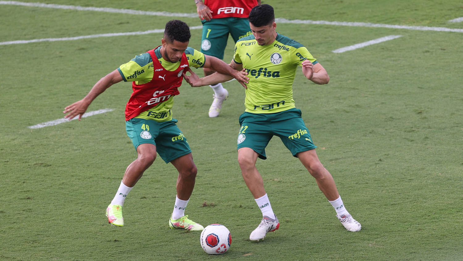 Palmeiras realiza ajustes táticos e aprimora finalizações antes da semi contra Bragantino