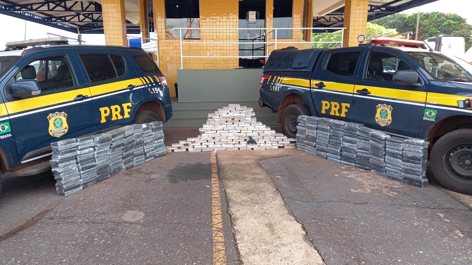 PRF faz maior apreensão de cocaína do ano em Goiás