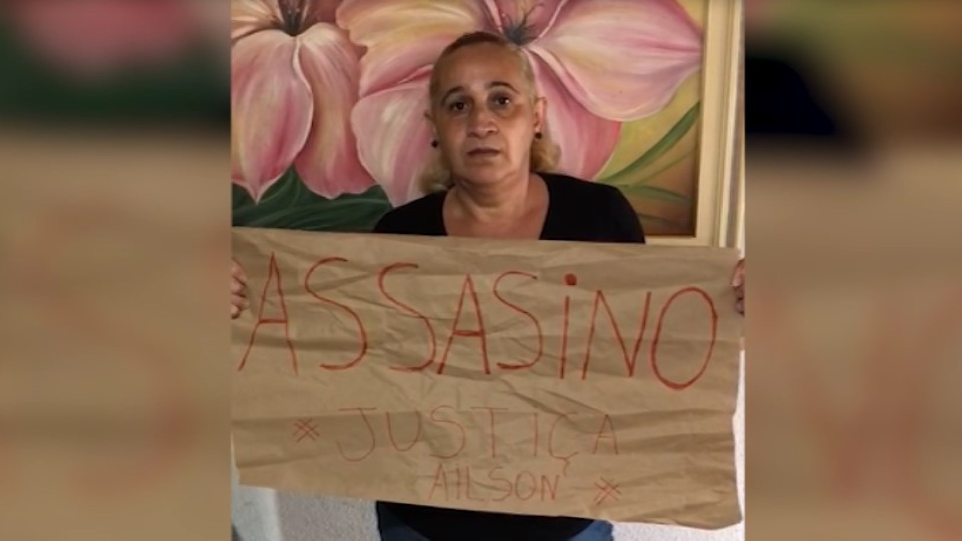 Manifestantes gravam vídeo pedindo por justiça para o jovem Ailson Augusto Ortiz