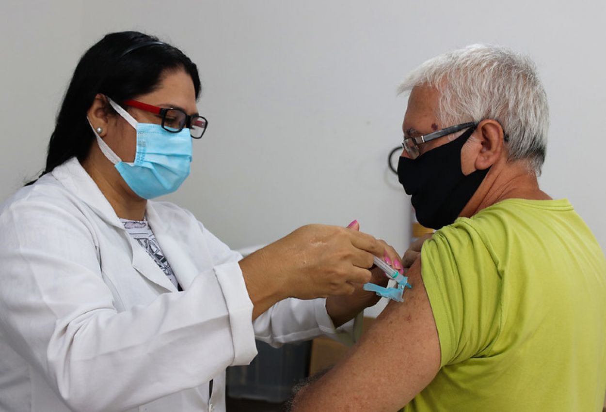 Foz inicia a aplicação da quarta dose contra a Covid em idosos acima de 80 anos