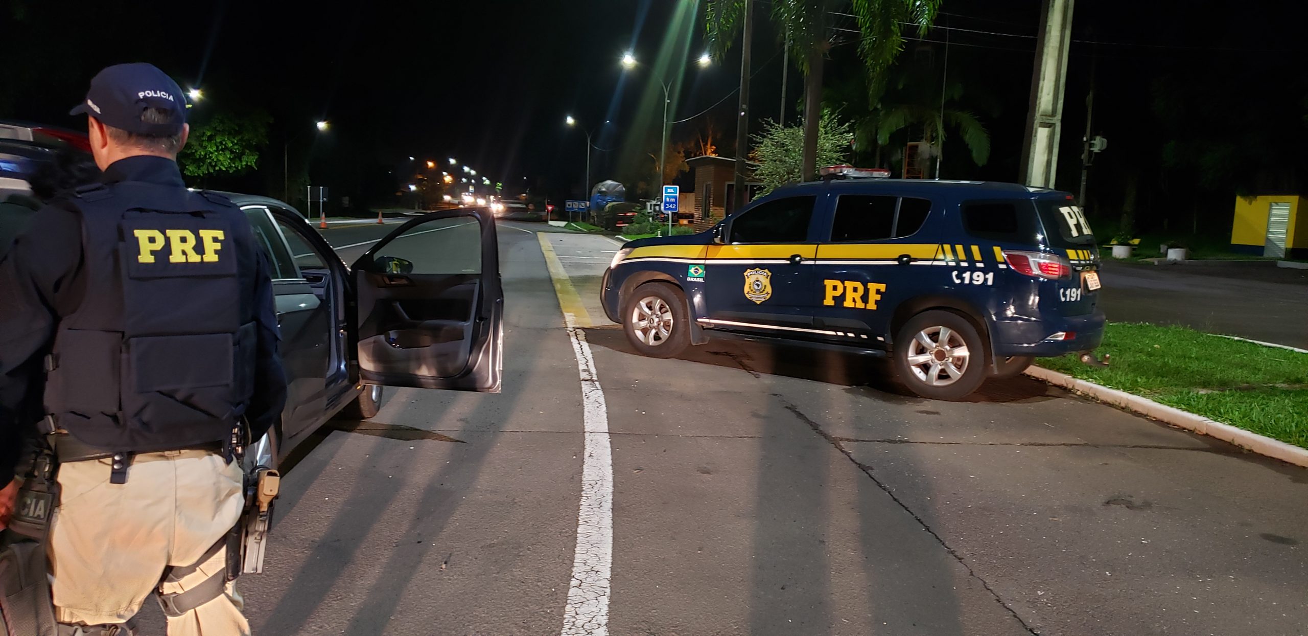 PRF prende homem com eletrônicos e 600 selos falsificados da ANATEL