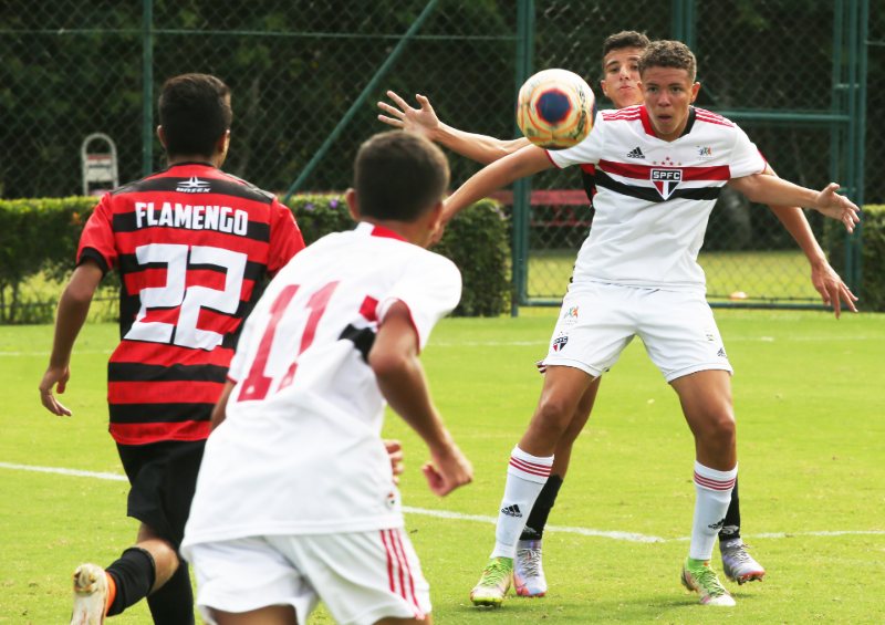 Com goleada do Sub-15, categorias de base fazem jogos-treinos em Cotia