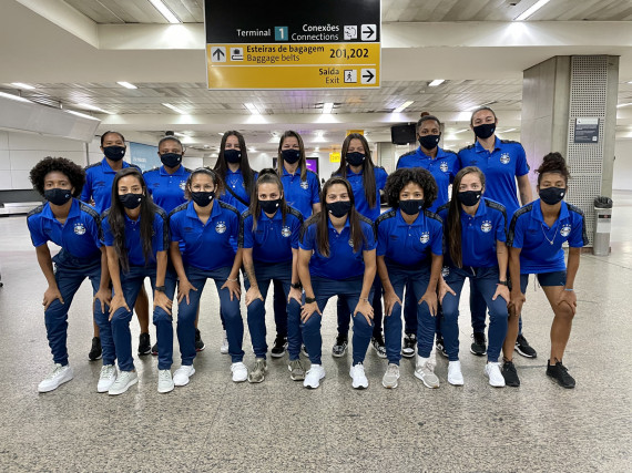 Gurias Gremistas desembarcam na capital paulista para jogo contra o São Paulo 