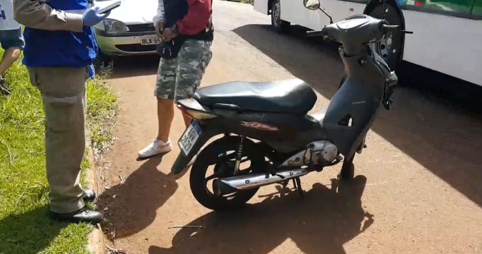 Motociclista sofre suspeita de fratura em joelho em acidente no Morumbi