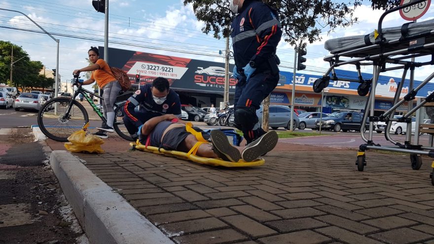 Homem sofre queda após passar mal na Avenida Brasil e Samu é acionado