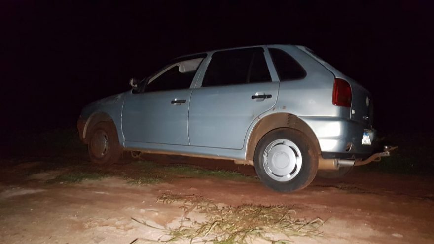 Veículo Gol tomado em assalto é encontrado abandonado no Angra dos Reis
