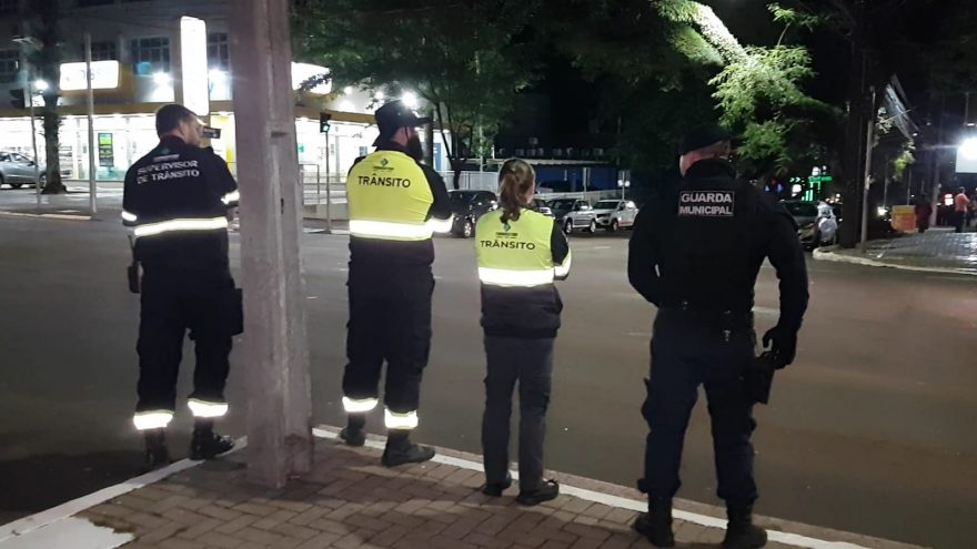 Frio e blitz assustam frequentadores da Rua Paraná nesta madrugada (27)